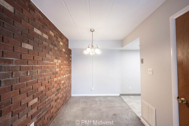 Building Photo - "Charming 1-Bedroom Retreat in Shelbyville – 690 Sq. Ft. of Cozy Living!"