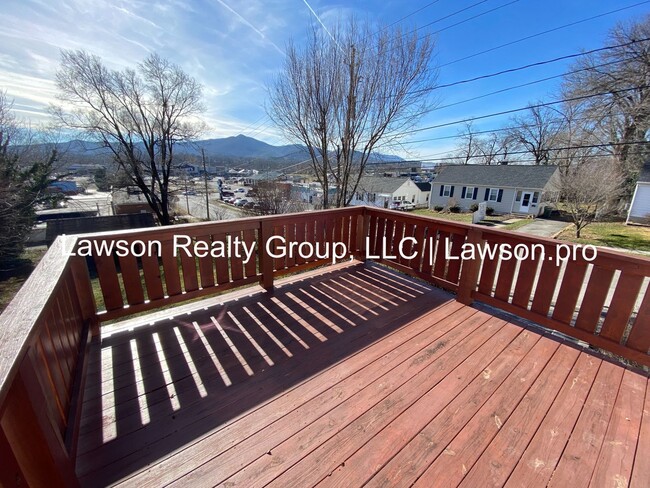 Building Photo - Charming Salem Cape Cod with Loft- Lawn Care Included