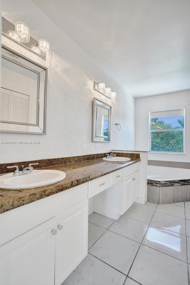 Building Photo - 21461 Sawmill Ct