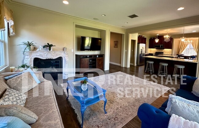 Building Photo - 3576 Hume St