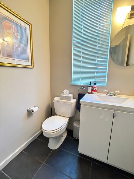 Building Photo - 18 Greylock Rd