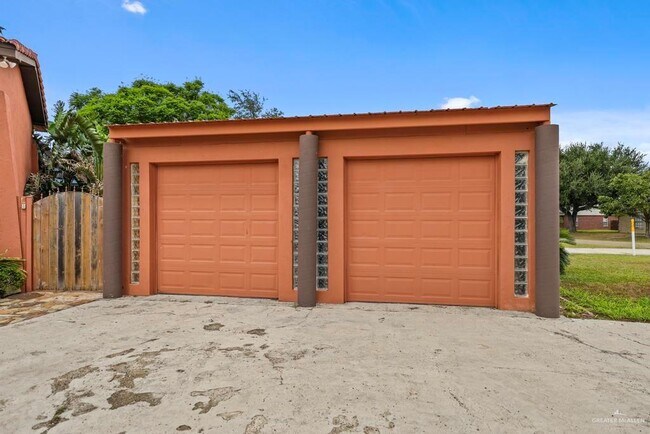 Building Photo - 27 Sunbow Ln