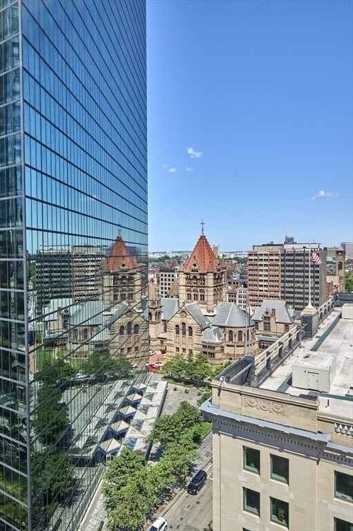 Building Photo - 400 Stuart St