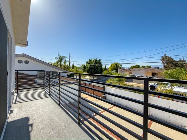Building Photo - Spacious 3BR ADU w/ Private Patio!