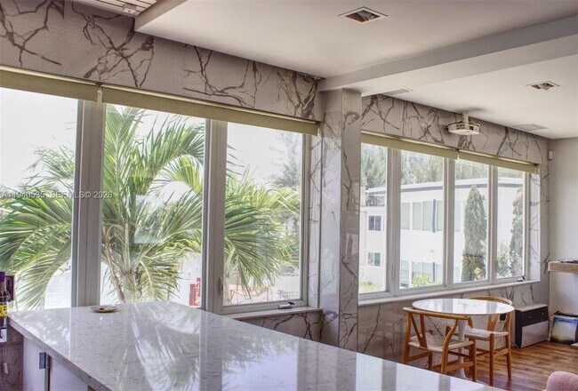 Building Photo - 4710 Pine Tree Dr