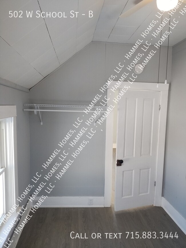 Building Photo - 502 W School St