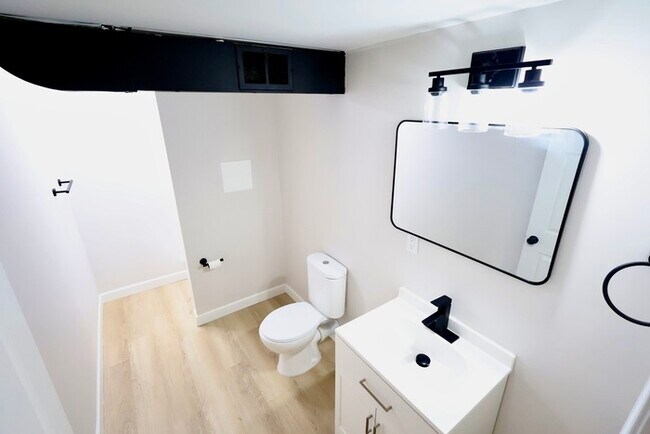 Building Photo - 2076 Congo St