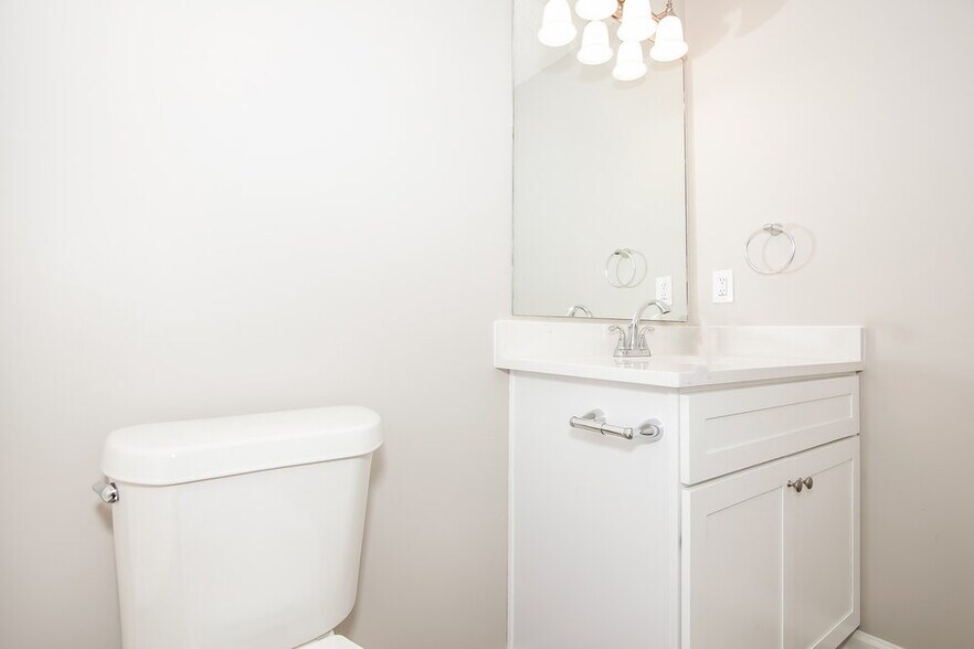 Building Photo - 150 Stillwood Dr