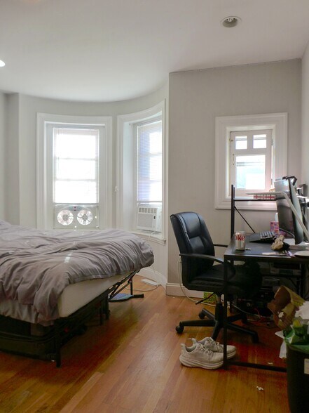 Building Photo - 77 Windsor St