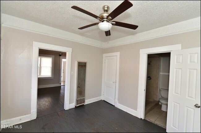 Building Photo - 3519 Douglas Ave