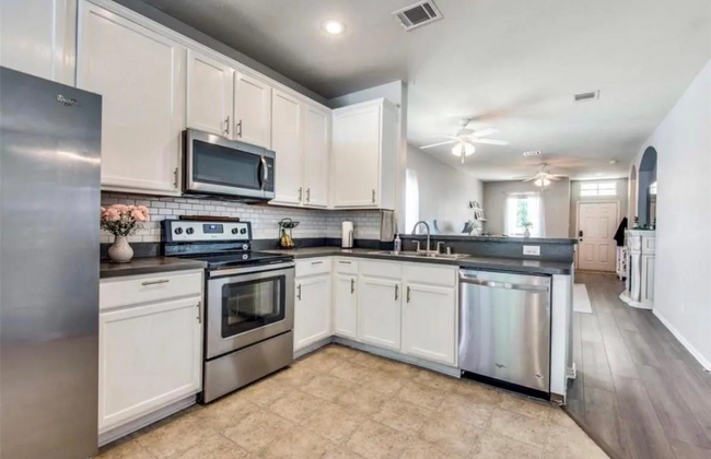 Kitchen - 1221 Bristol Ln