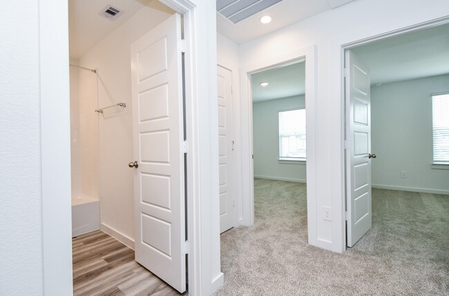 Building Photo - 3024 Crown Gate Dr