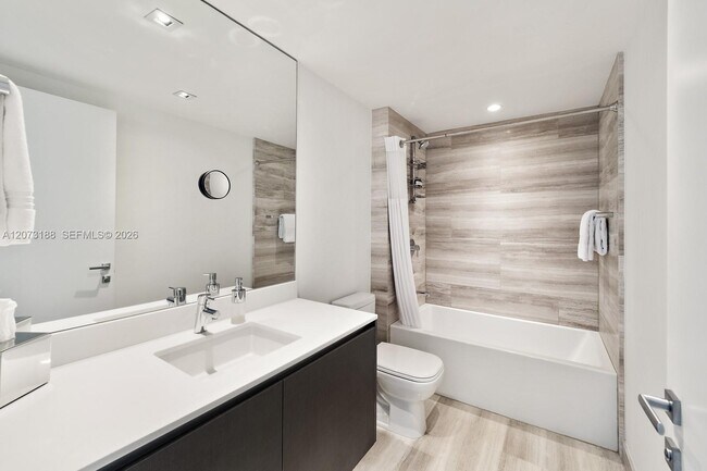 Building Photo - 1451 Brickell Ave