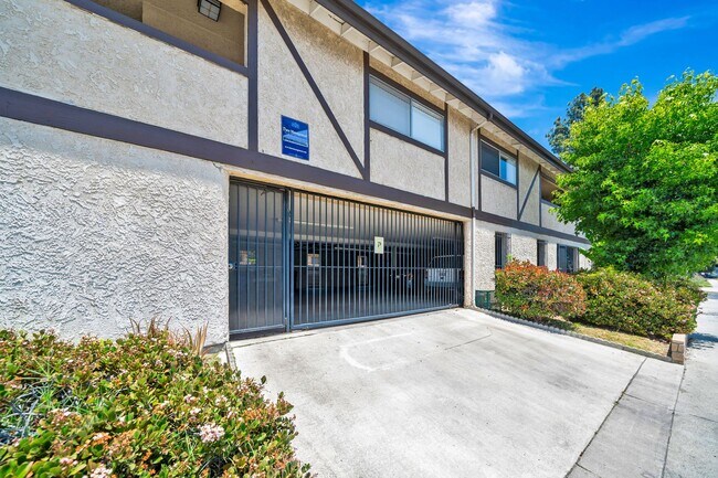 Building Photo - 6003 Craner Ave