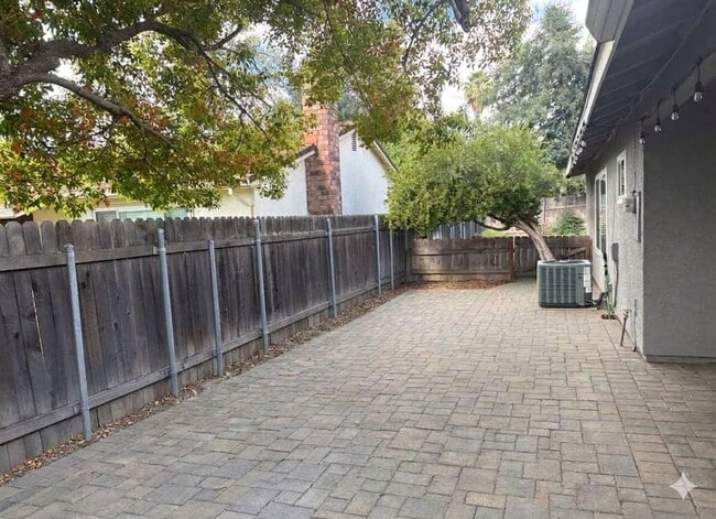 Building Photo - 4901 Autumntree Ct