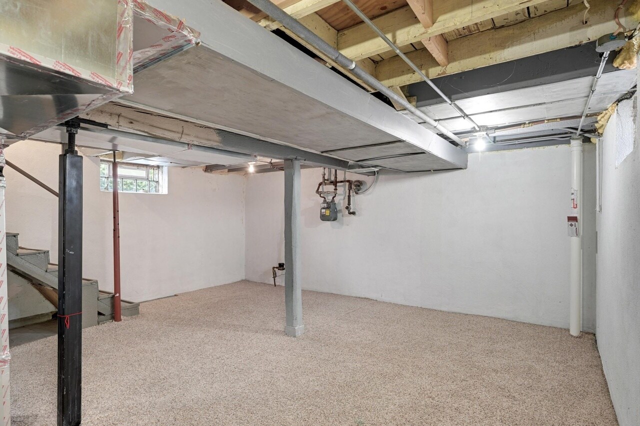 Building Photo - 2628 Ulysses St NE