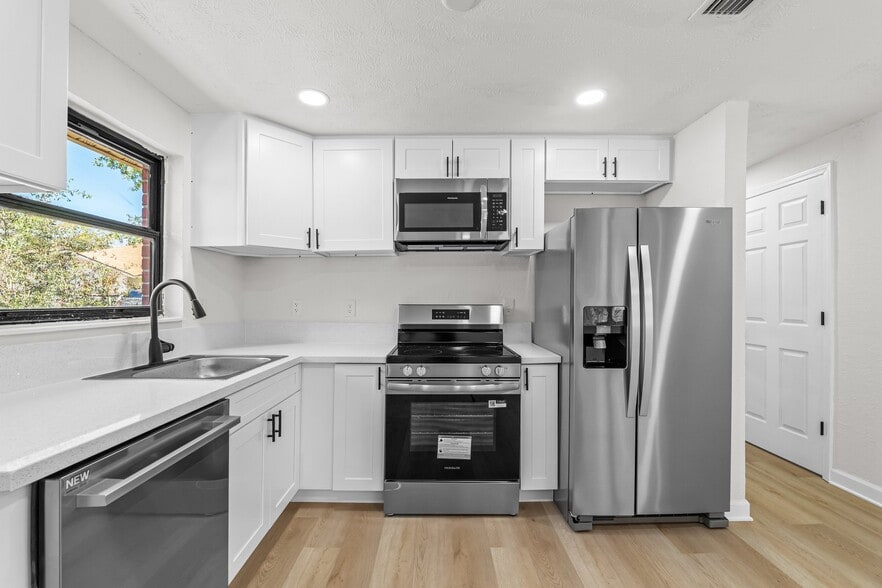 Building Photo - 1951 W 19th St