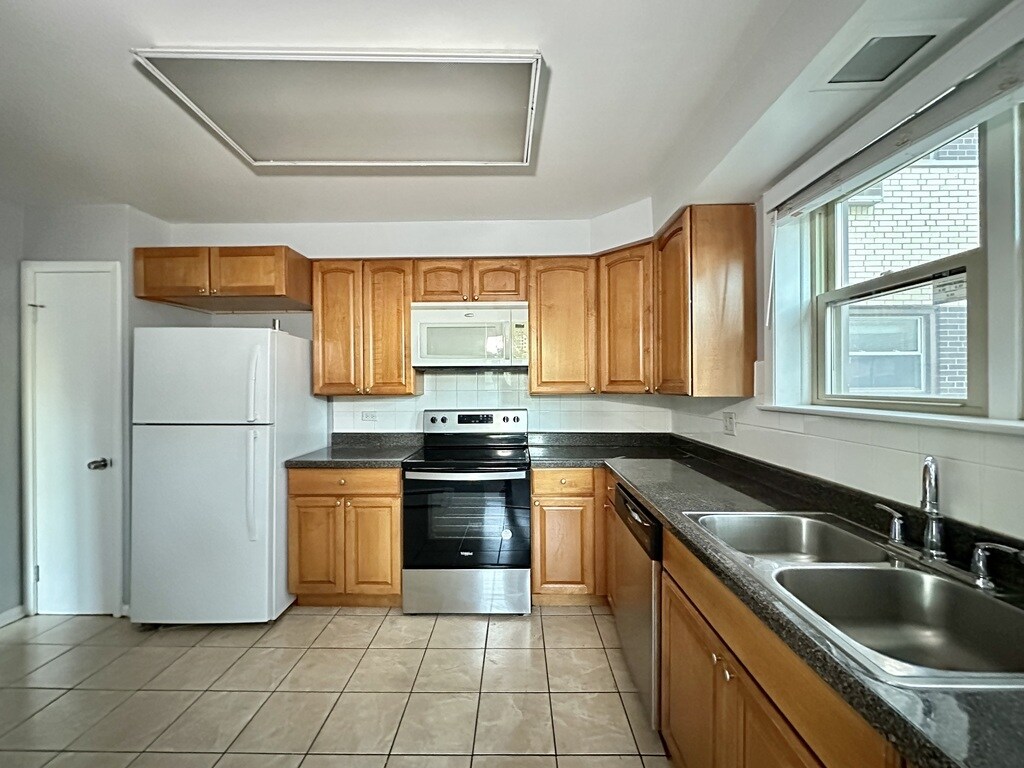 Building Photo - 8644 Skokie Blvd