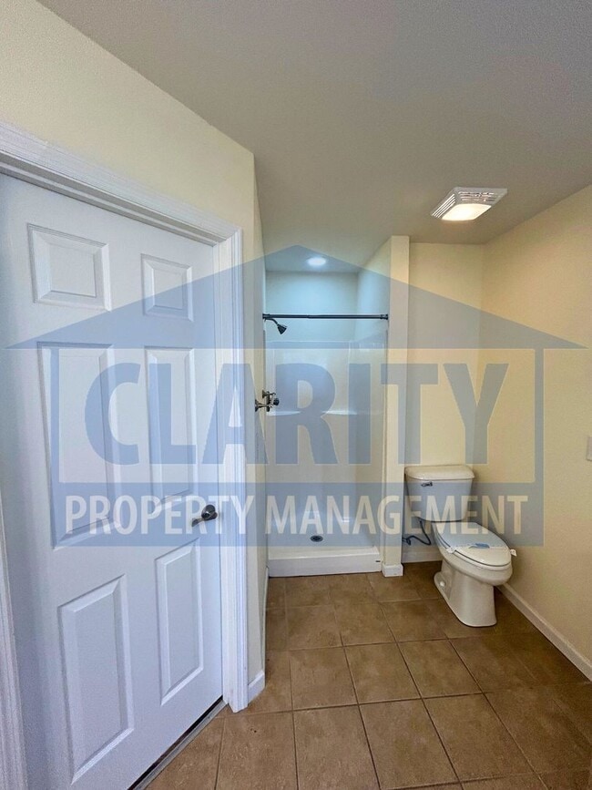 Building Photo - Single level, two bedroom townhome!