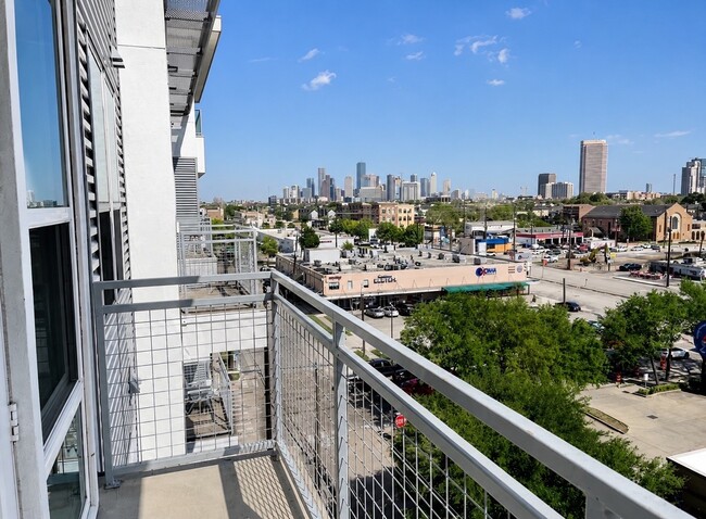 Building Photo - 1111 N Durham Dr