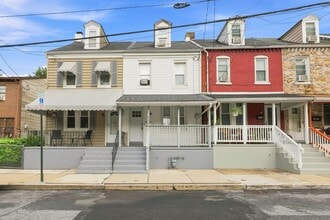Building Photo - 550 Dauphin St