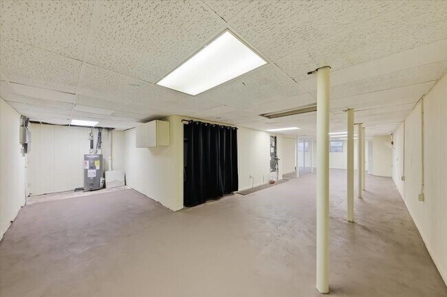 Building Photo - 8435 Campbellton Fairburn Rd