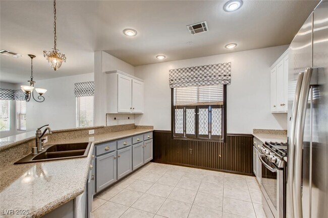 Building Photo - 5389 Progresso St