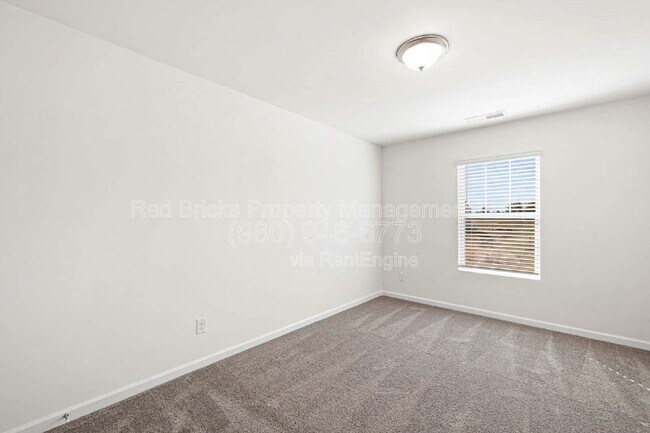 Building Photo - 2881 Yeager Dr NW