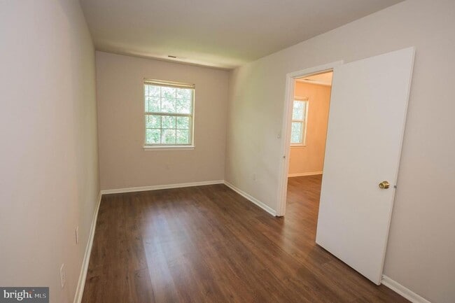 Building Photo - 803 College Ln