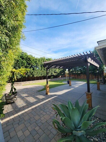 Building Photo - 5051 Rebel Rd