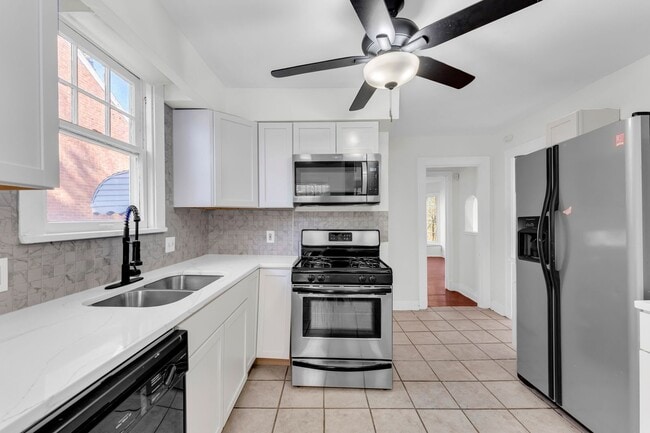 Building Photo - Spacious 4-Bedroom Cleveland Heights Home with Central Air & 2-Car Garage