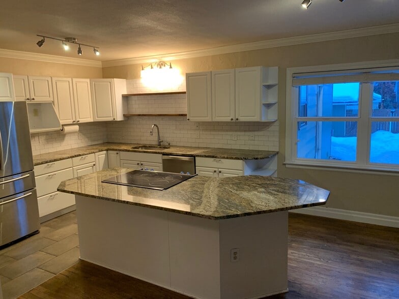 Building Photo - 9 N Garfield Ave