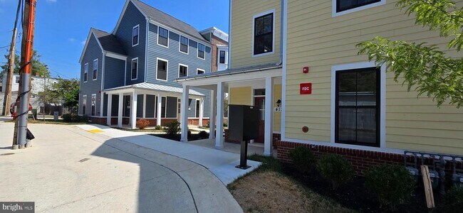 Building Photo - 418 Chapel Alley