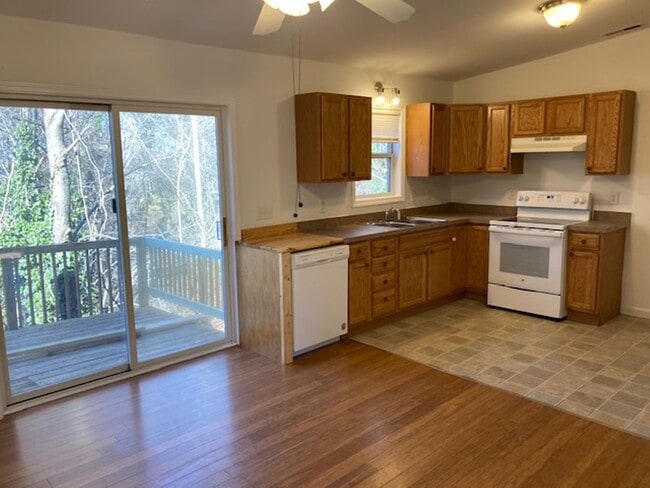 Building Photo - West Asheville - Recently Renovated 3-Bedroom home with large yard