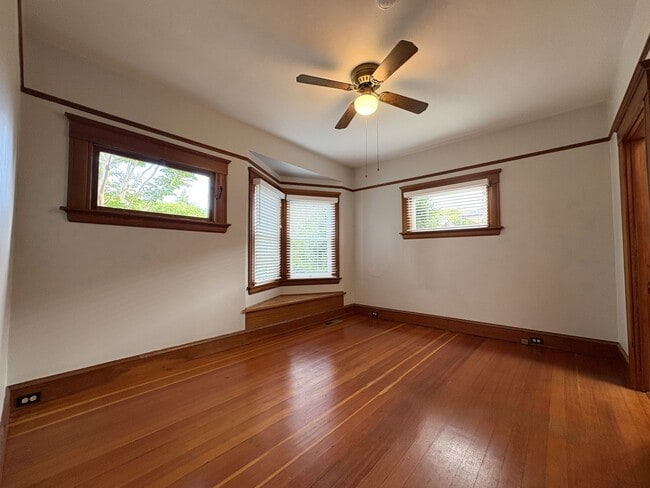 Building Photo - Charming Craftsman Style Home for Rent in ...