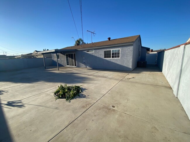 Building Photo - Beautiful Buena Park 4 Bedroom w/ AC For R...