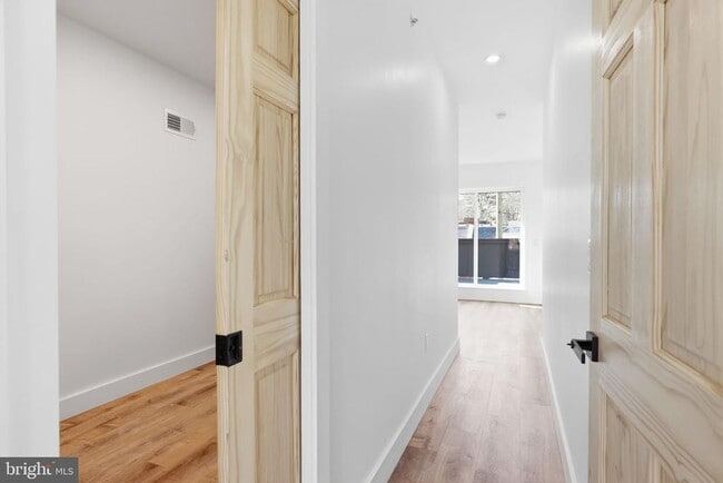 Building Photo - 458 W Earlham Ter