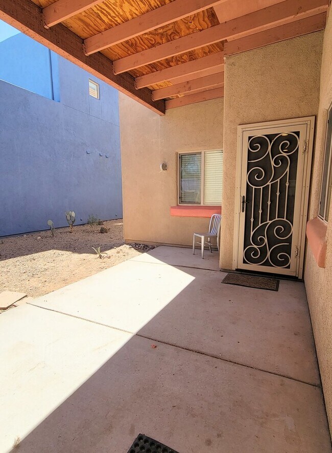 Building Photo - Pet friendly Civano home