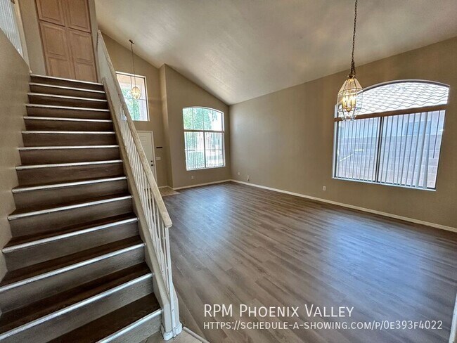 Building Photo - 8239 W Voltaire Ave