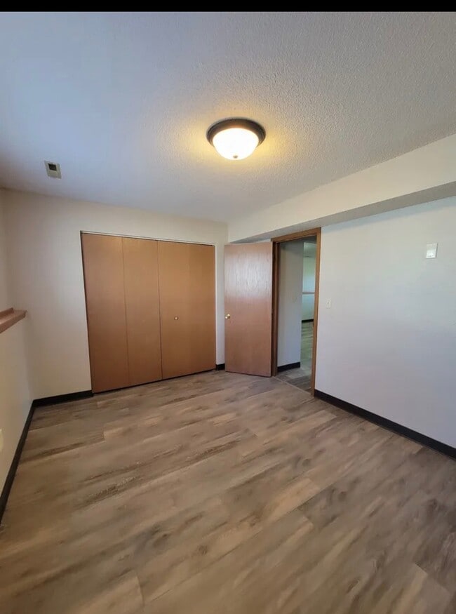 Building Photo - 1026 Castlewood Dr