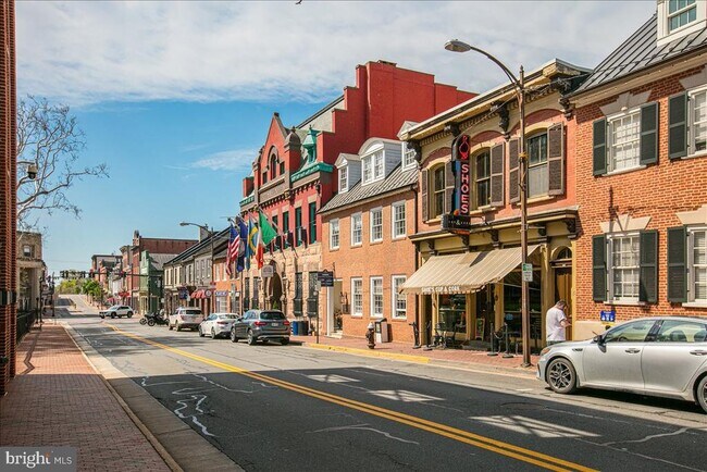 Building Photo - 239 Nottoway St SE