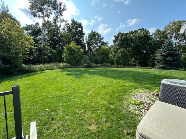 Building Photo - Five Bedroom Home on Almost Two Acres!