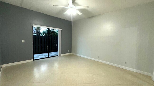 Building Photo - 303 Waterview Dr