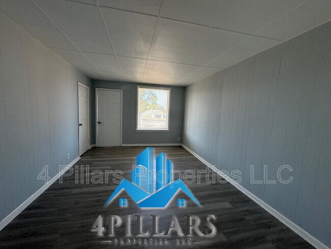 Building Photo - 1115 W 150th St