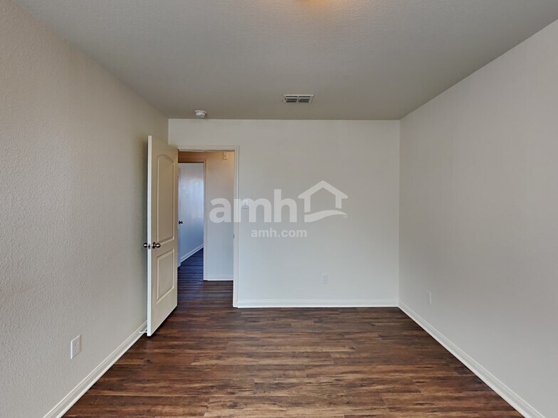 Building Photo - 8920 Blackhaw St