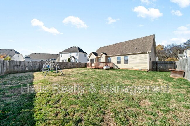 Building Photo - 3565 Southwood Dr