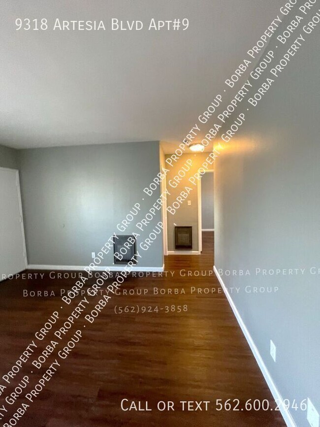 Building Photo - *PET FRIENDLY UPSTAIRS 2 BEDROOM 1 BATHROO...