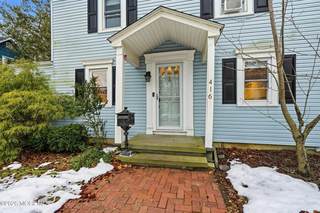 Building Photo - 416 Roosevelt Ave