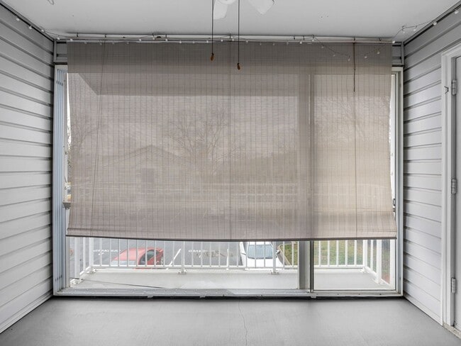 Building Photo - Gorgeous 2 bedroom home- Move-In Ready Condo in Parkview. Minutes to Downtown Greenville & the Ne...