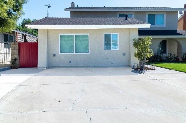 Primary Photo - 8326 Beckford Ave